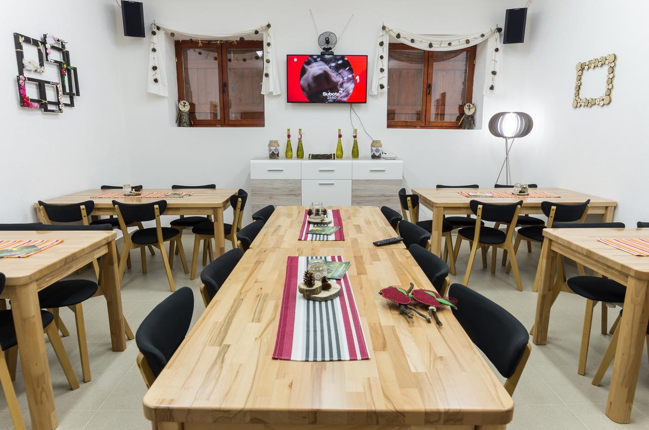 Hostel Mojan 앤드리자비카 외부 사진