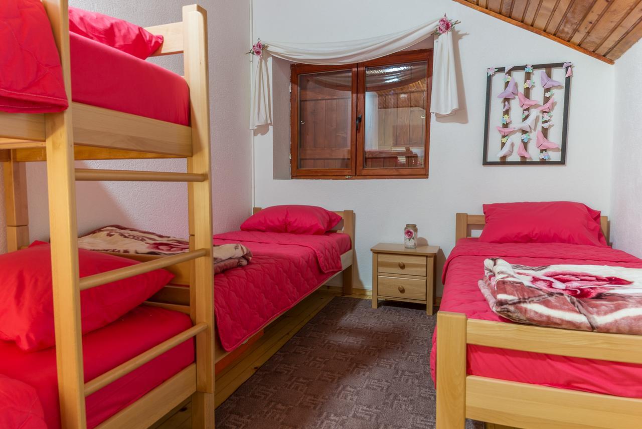 Hostel Mojan 앤드리자비카 외부 사진